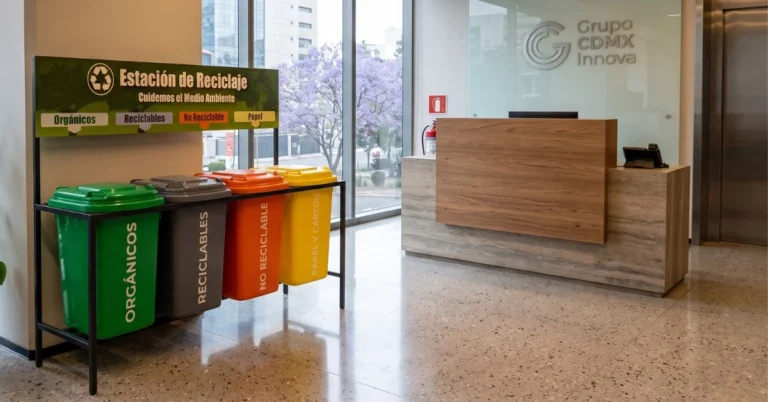 Importancia del reciclaje en las empresas Cómo implementar un plan de reciclaje en la oficina Colores para reciclar en empresas 2026 Beneficios del reciclaje corporativo Normativa de separación de residuos Estaciones de reciclaje para oficinas precios Clasificación de residuos sólidos en empresas Ideas para incentivar el reciclaje en el trabajo Ejemplos de empresas sustentables y reciclaje Manejo de residuos peligrosos y no peligrosos en oficinas